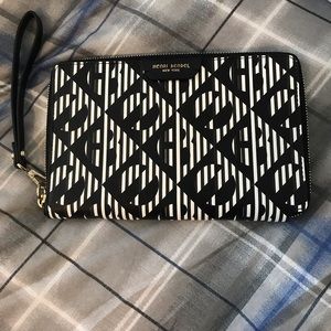 Like New HENRI BENDEL large wallet